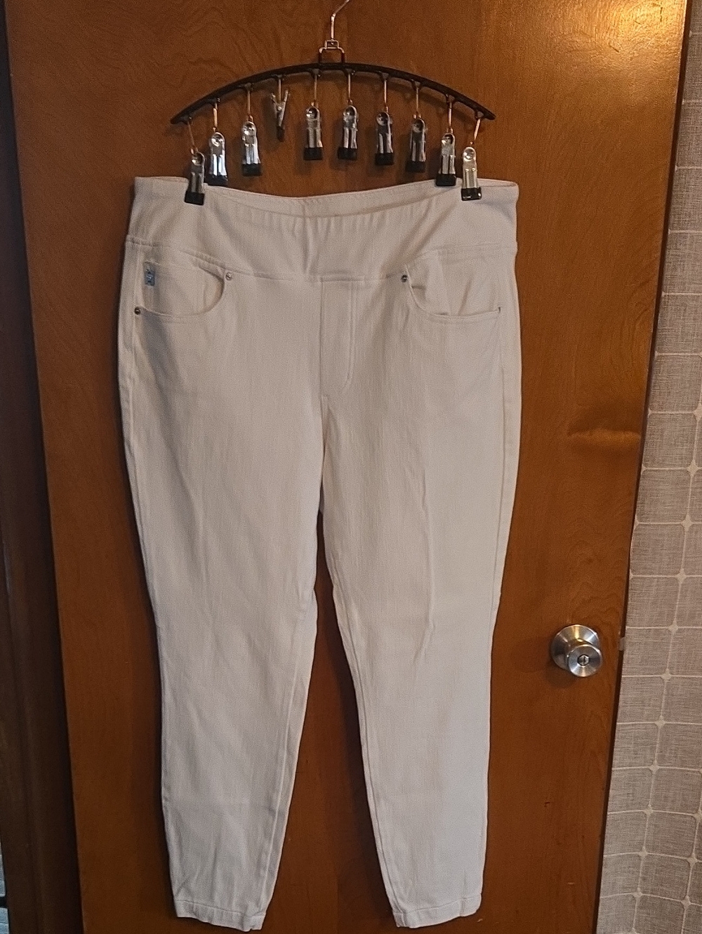 Belle by Kim Gravel White Skinny Pull-On Pants